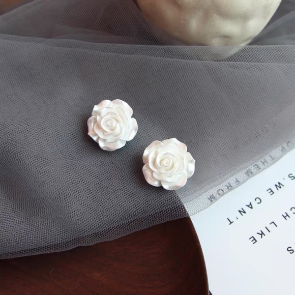 💙💕💕Last one Pearl Flower Stud Earrings - Picture 9 of 15